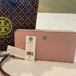 Tory Burch, patent leather pink wristlet wallet, NWT.